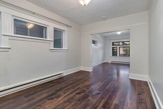 2360 NW Glisan St in Portland, OR - Building Photo - Building Photo