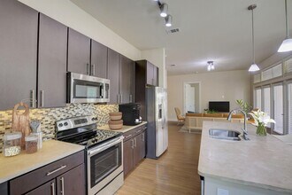 The Belvedere at Springwoods Village Apartments in Spring, TX - Foto de edificio - Building Photo