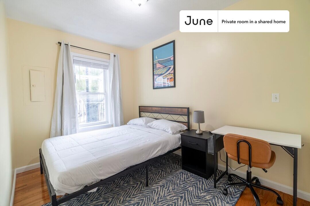 Private bedroom in 3 bed/2 bath Home in Boston, MA - Building Photo
