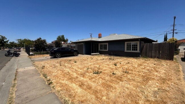 6055 35th Ave in Sacramento, CA - Foto de edificio - Building Photo