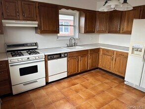 69 Veltri Ln in Yonkers, NY - Building Photo - Building Photo