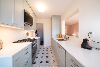 2040 Montreal Ave in St. Paul, MN - Building Photo - Building Photo