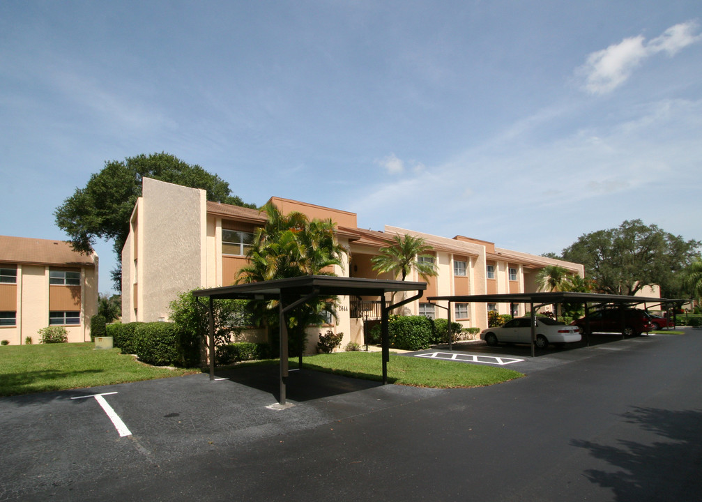 Forest Lakes Village in Sarasota, FL - Building Photo