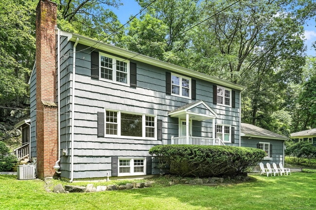 163 MacGregor Dr in Stamford, CT - Foto de edificio - Building Photo