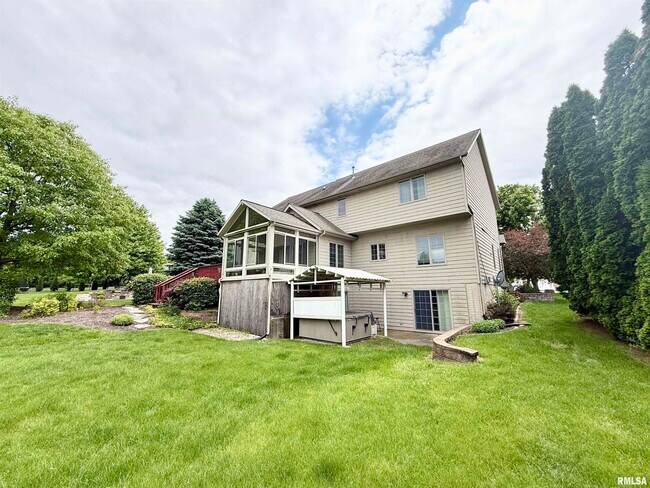 11715 N Bristol Dr in Dunlap, IL - Building Photo - Building Photo