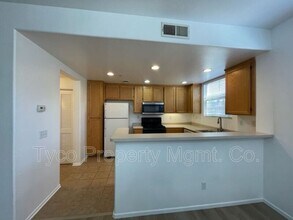 1350 La Rochelle Ave in Chula Vista, CA - Foto de edificio - Building Photo