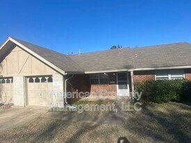 2111 S Birmingham Ct in Tulsa, OK - Building Photo