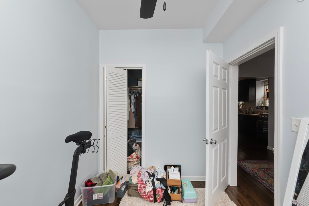 2348 W Moffat St, Unit 2R in Chicago, IL - Building Photo