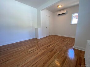 9 Nassau Rd in Glen Cove, NY - Building Photo - Building Photo