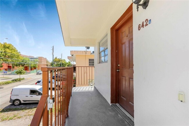 642 E 2nd Ave in Hialeah, FL - Building Photo - Building Photo