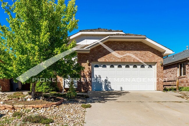 property at 2924 Troxell Ave