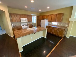 9426 Gypsum Quarry St in Las Vegas, NV - Building Photo - Building Photo