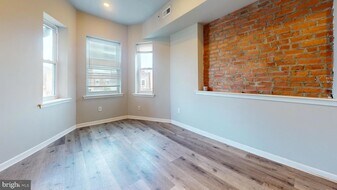 2217 N 33rd St in Philadelphia, PA - Building Photo