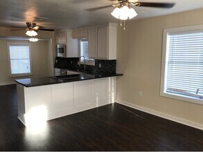 511 N Houston St in Lorena, TX - Building Photo - Building Photo