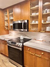 3530 Piedmont Rd NE, Unit Spacious 1BR + Den in Atlanta, GA - Foto de edificio - Building Photo