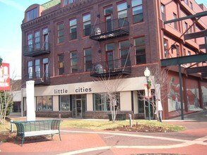 230 North Condominiums in Kalamazoo, MI - Building Photo - Building Photo