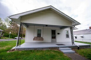 112 E 15th St in Bloomington, IN - Building Photo