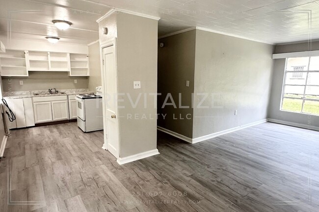 property at 3232 Greenleaf Ct