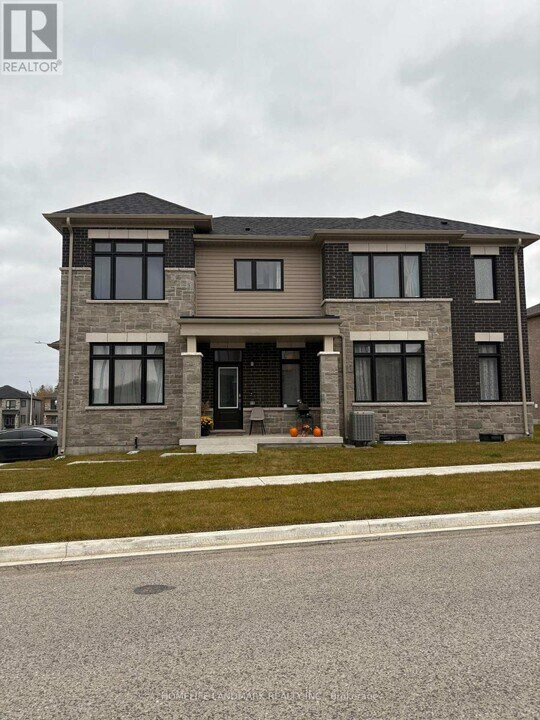 21 Kingsbury Trl in Barrie, ON - Building Photo