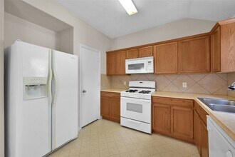 5046 Willow Point Dr in Conroe, TX - Building Photo - Building Photo