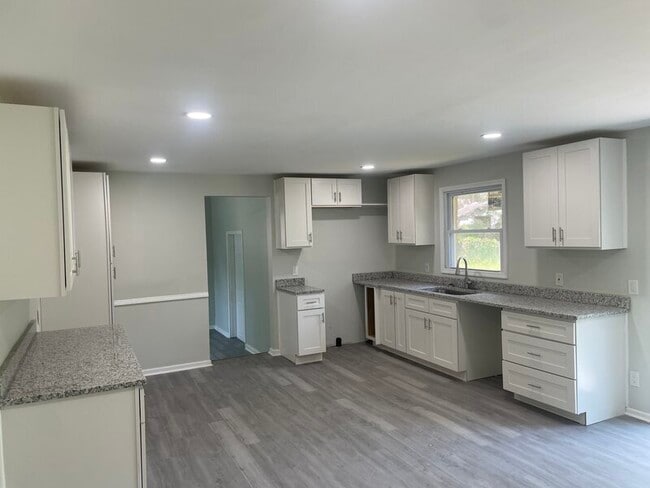 32 King Arthur Ct in Columbia, SC - Building Photo - Building Photo