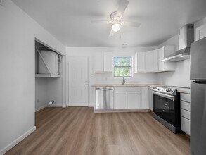 110 Ravenwood Dr in Jacksonville, NC - Building Photo - Building Photo