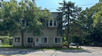 22929 Huron River Dr, Unit 1 in Rockwood, MI - Building Photo