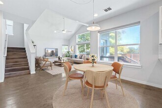 301 W Stassney Ln in Austin, TX - Building Photo - Building Photo
