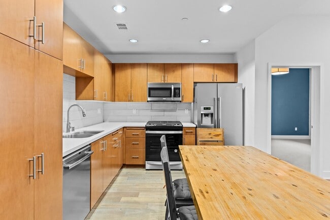 13337 Beach Ave in Marina Del Rey, CA - Building Photo - Building Photo