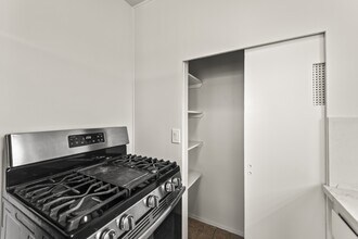 7015 8th Ave in Los Angeles, CA - Building Photo - Building Photo