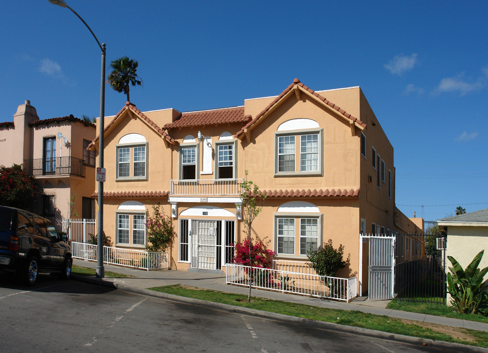 1495 Cedar Ave in Long Beach, CA - Foto de edificio