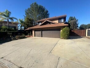 576 Pinecliff Pl in Simi Valley, CA - Building Photo - Building Photo