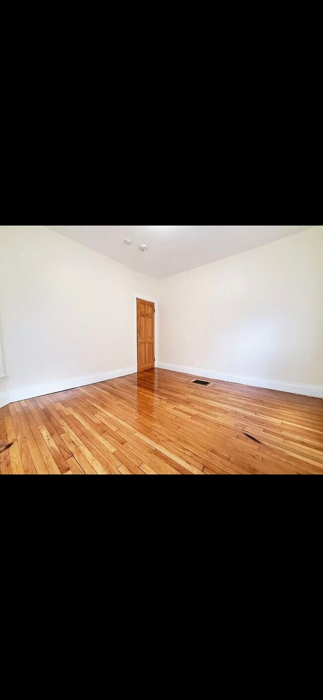 68 Beacon St in Somerville, MA - Building Photo - Building Photo