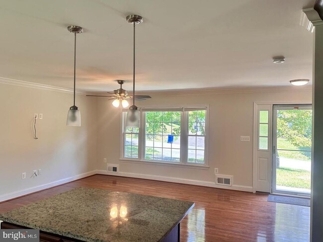 11912 Clover Knoll Rd in North Potomac, MD - Building Photo - Building Photo