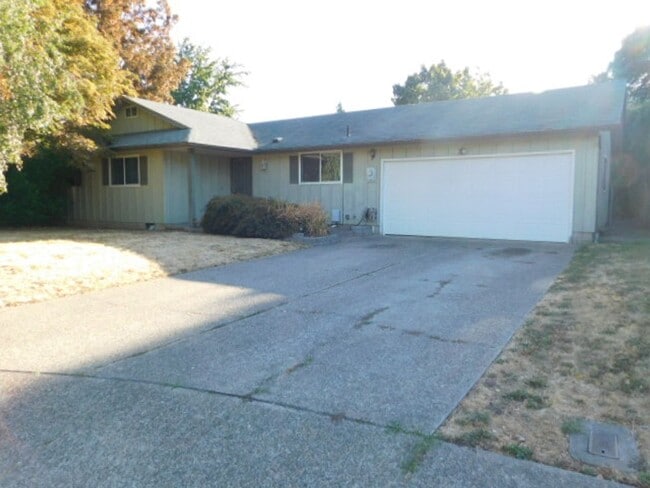 property at 967 Summer Breeze Dr N