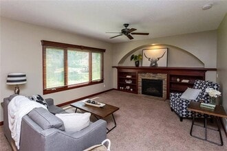 8700 Wooded Point Dr in Johnston, IA - Foto de edificio - Building Photo