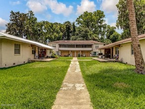 131 Laurel St in Palatka, FL - Foto de edificio - Building Photo