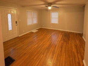 310 E Market St in Warrensburg, MO - Building Photo - Building Photo