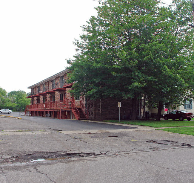 2425 Northland St in Cuyahoga Falls, OH - Building Photo - Building Photo