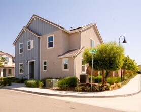 7039 Mallow Dr in Fontana, CA - Building Photo - Building Photo