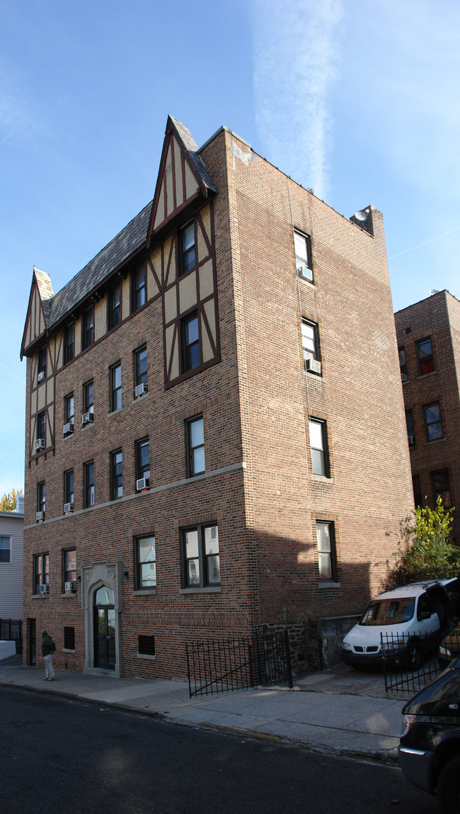 14 Cliff Ave in Yonkers, NY - Building Photo - Building Photo