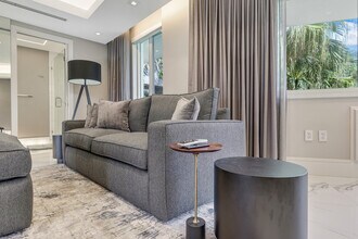 10190 Collins Ave in Bal Harbour, FL - Foto de edificio - Building Photo