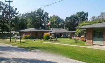 211 J St in Creighton, MO - Building Photo