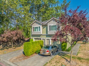 Rolling Hills in Renton, WA - Building Photo - Primary Photo