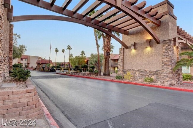 5405 Indian River Dr in Las Vegas, NV - Building Photo - Building Photo