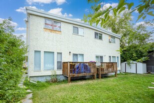 6124 Bowness Rd NW in Calgary, AB - Building Photo