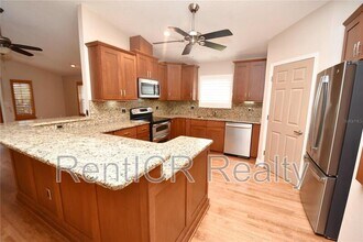 116 Lorraine St in Palm Harbor, FL - Foto de edificio - Building Photo