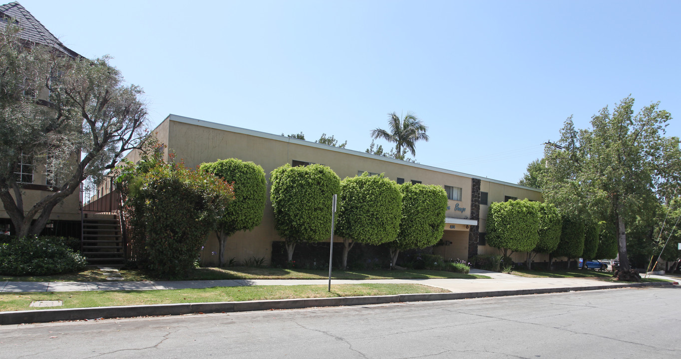 Cedar Breeze in Burbank, CA - Building Photo