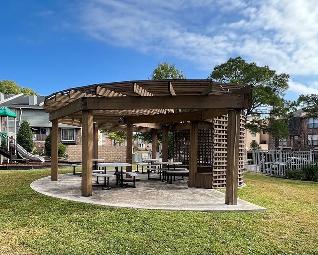 2202 Place Rebecca Ln