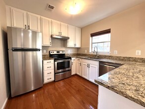 9894 Burke Pond Ct in Burke, VA - Foto de edificio - Building Photo